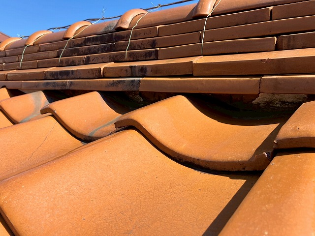 大垣市｜劣化した瓦屋根の点検！漆喰の劣化、棟瓦の脱落、壁との取り合いで瓦のズレ